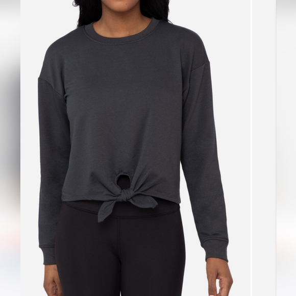 90 Degree By Reflex Sofy Gray Crop Long Sleeve - Picture 1 of 4